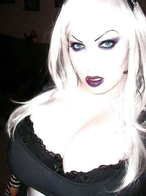 25P Busty latex goth....