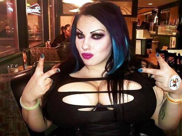 25P Busty latex goth....