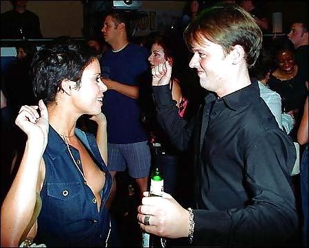 21P Downblouse cleavage