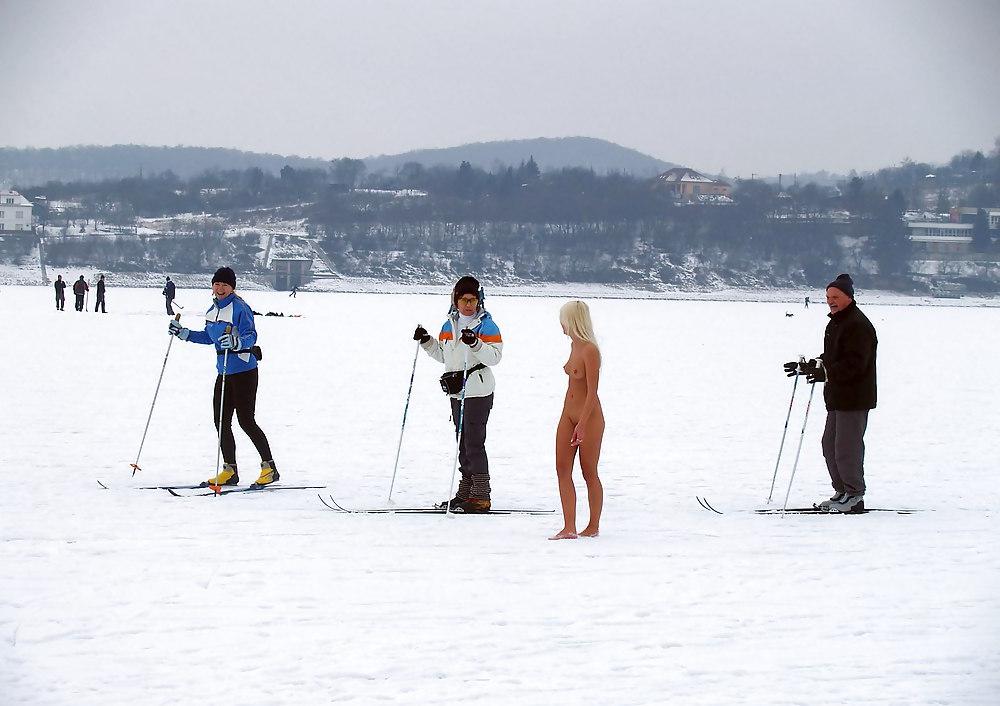 25P Public nudity girls #9