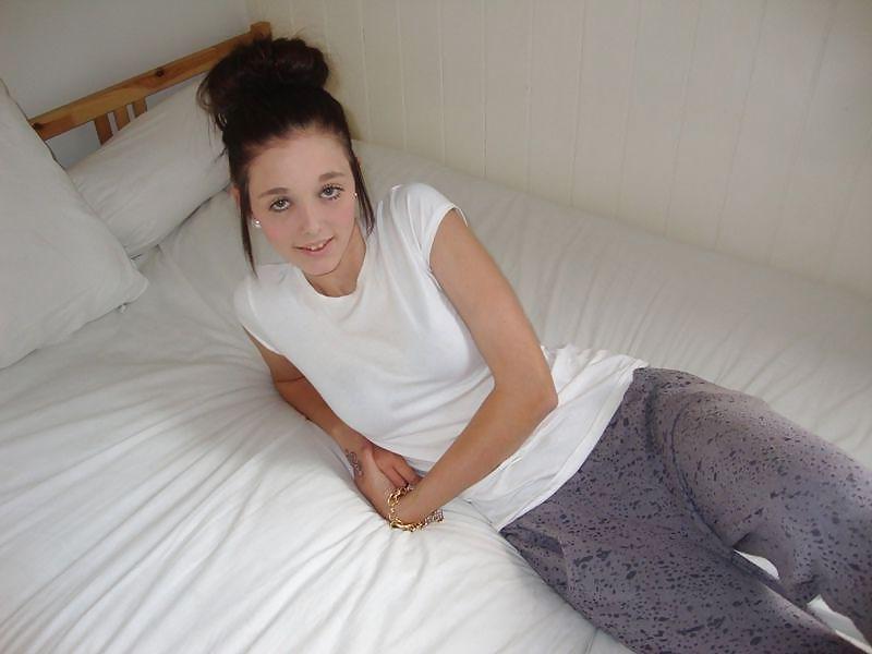 19P British Whore - Tara, 18, Wakefield