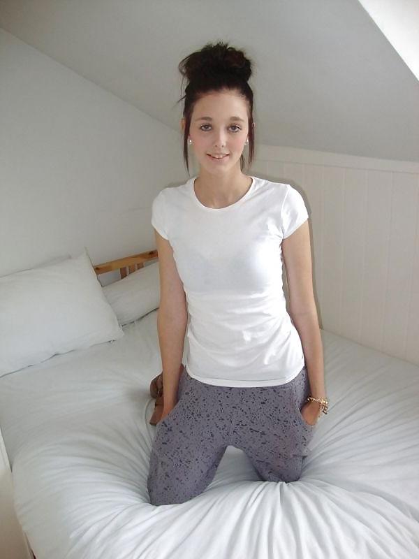 19P British Whore - Tara, 18, Wakefield