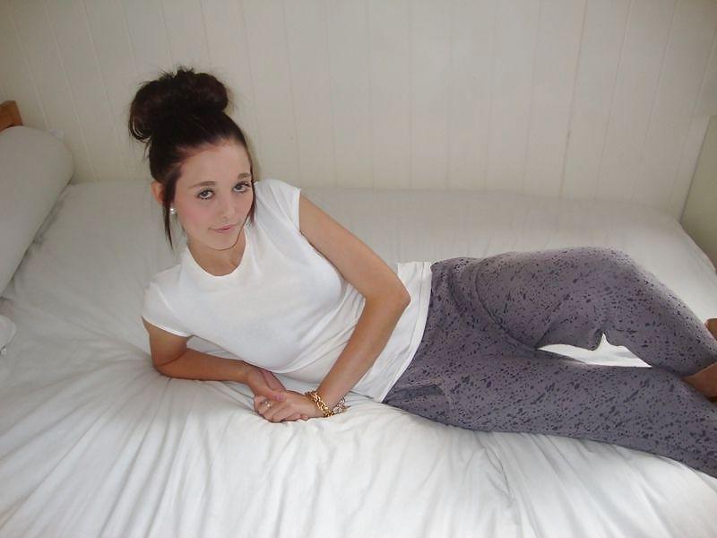 19P British Whore - Tara, 18, Wakefield