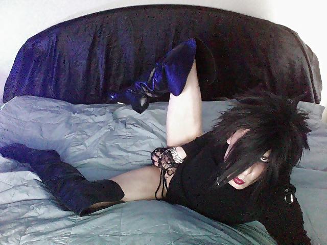 25P Gothic Tease On My Webcam