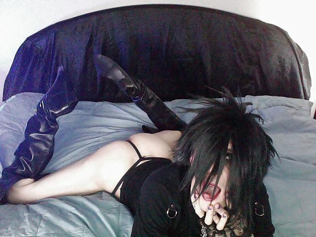 25P Gothic Tease On My Webcam