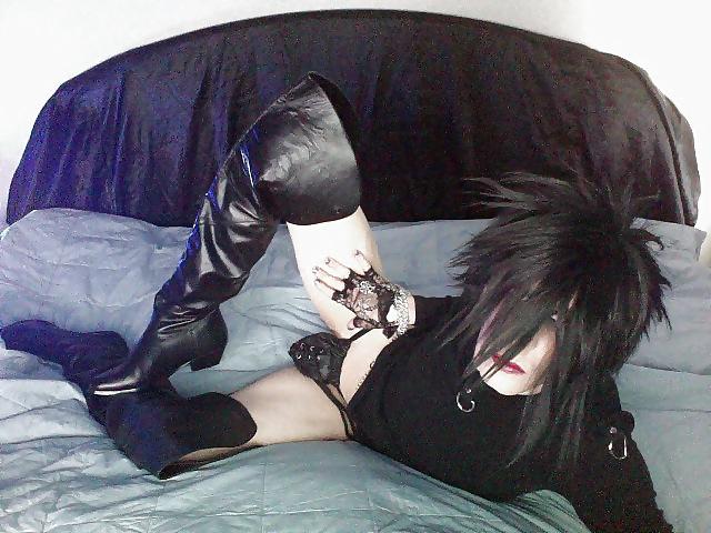 25P Gothic Tease On My Webcam
