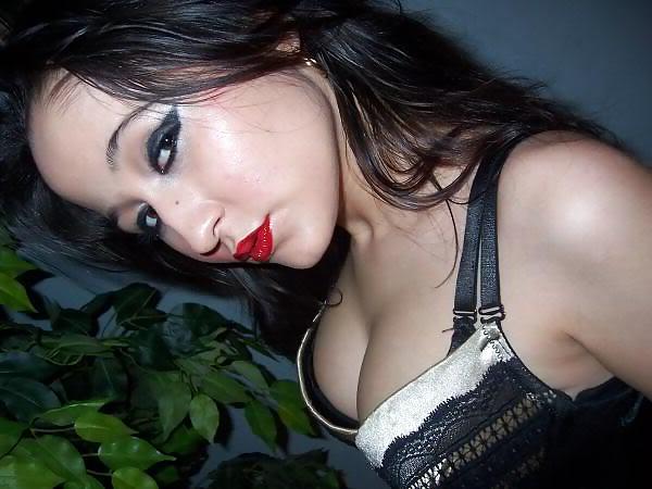 25P Downblouse - Cleavage 9