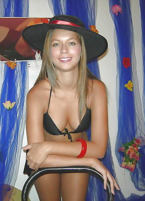 25P Downblouse - Cleavage 9