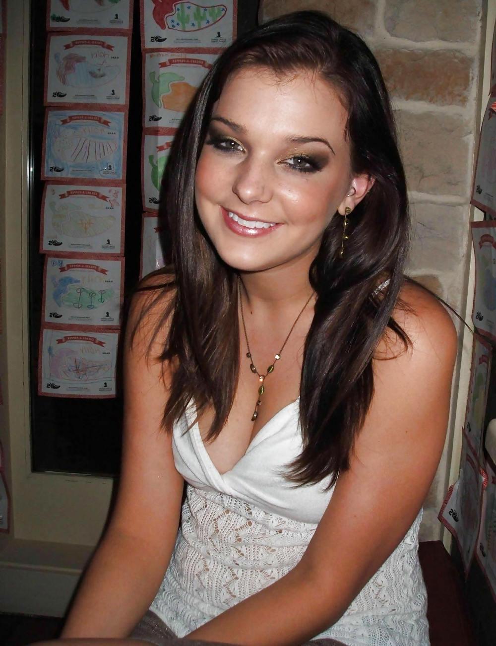 24P Gorgeous Horyny Young Girl