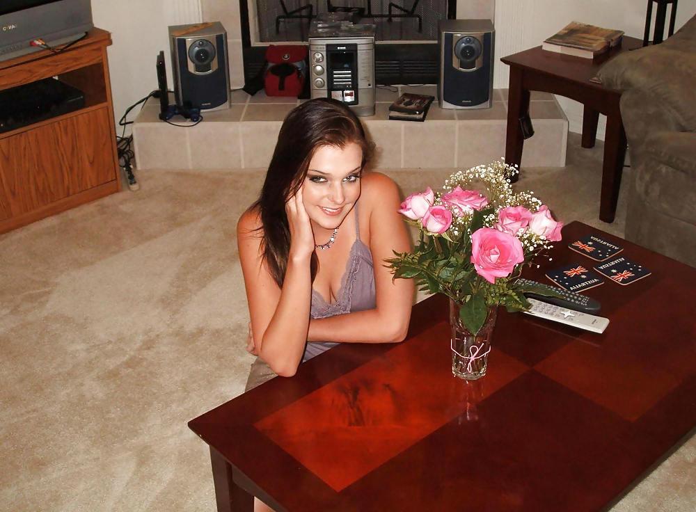 24P Gorgeous Horyny Young Girl