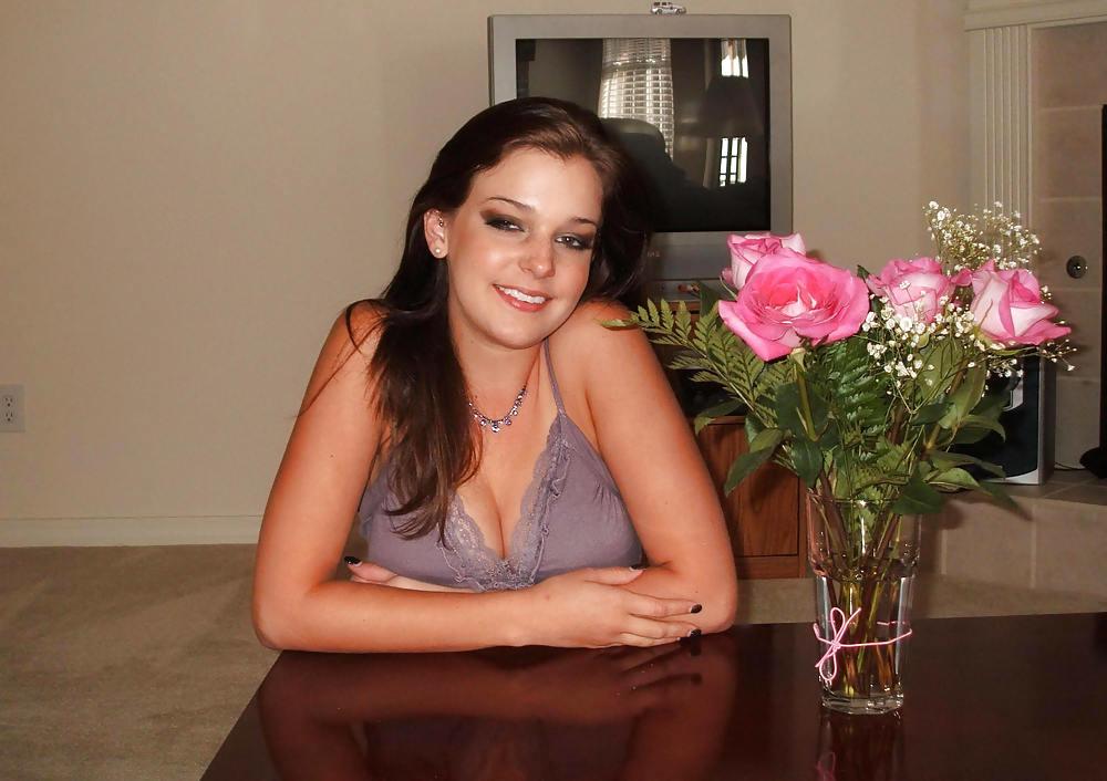 24P Gorgeous Horyny Young Girl
