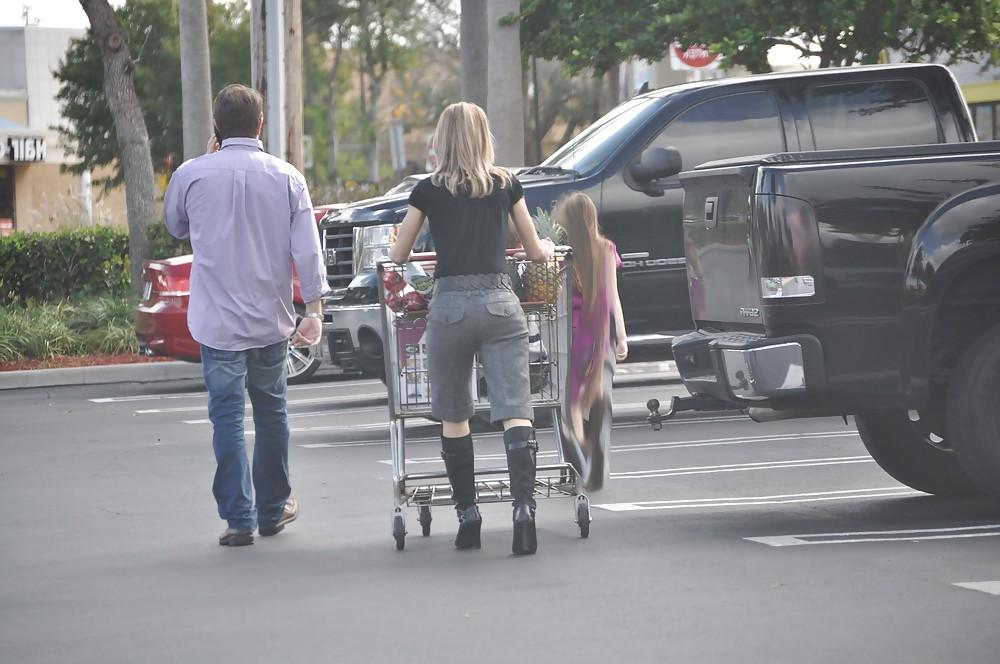 7P Rich Blonde MILF Got Creeped