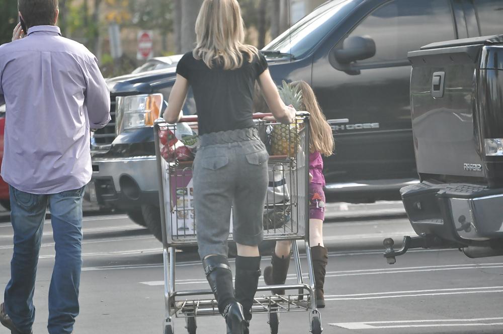 7P Rich Blonde MILF Got Creeped