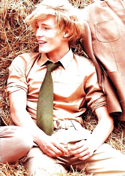 23P Harry....Gorgeous Model
