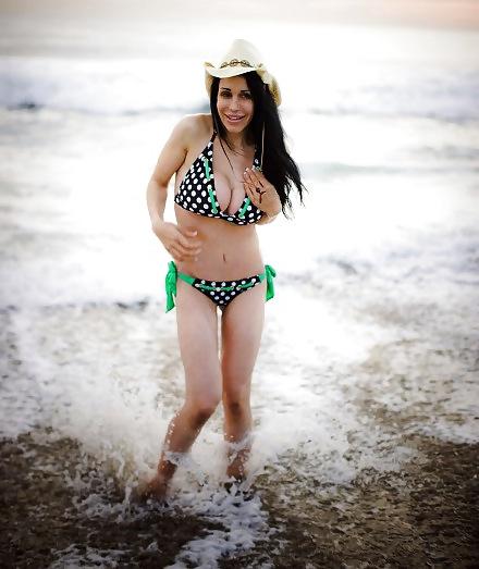 25P Nadya Suleman's ass, lips, tits and FEET!