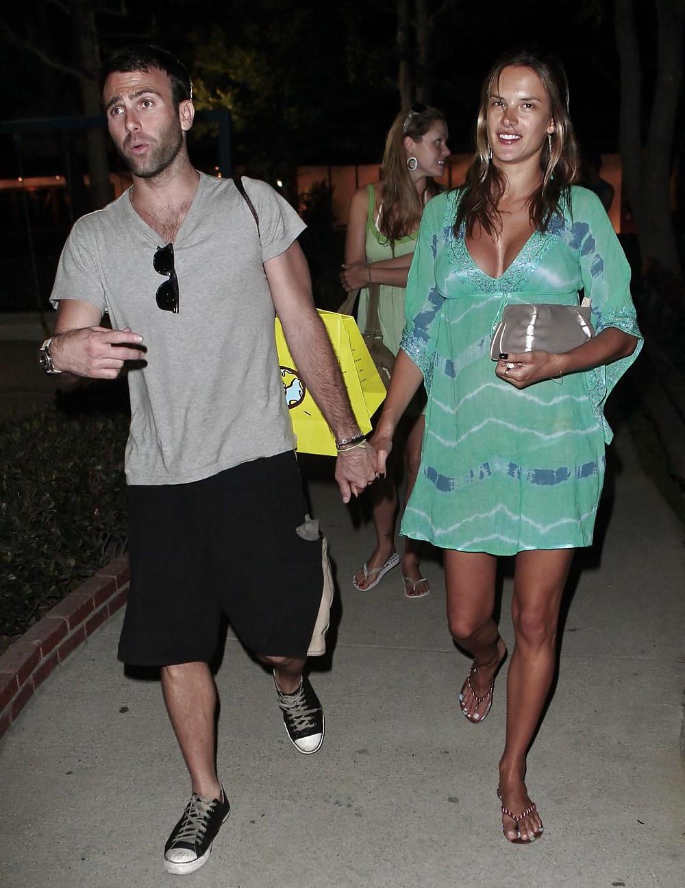 7P Alessandra Ambrosio - Got Cleavage