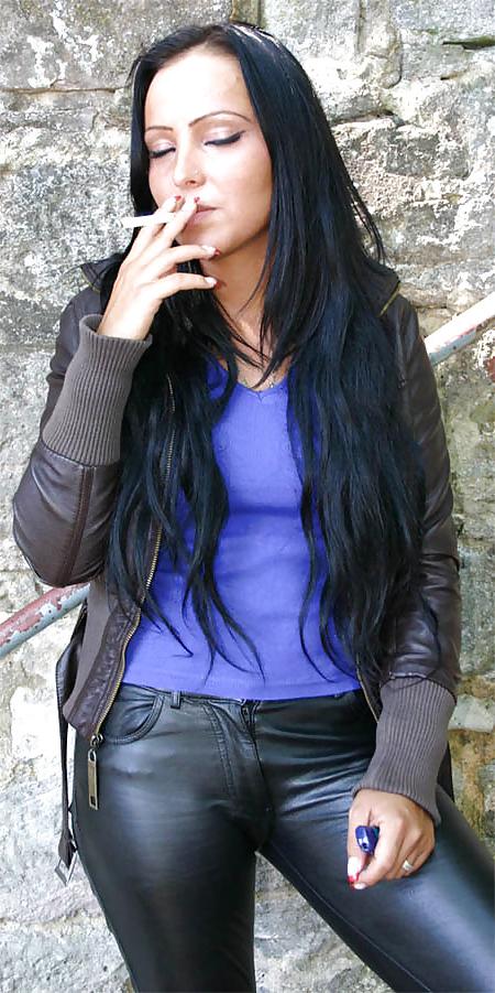 25P German smoking fetish Queen - Sandra 2