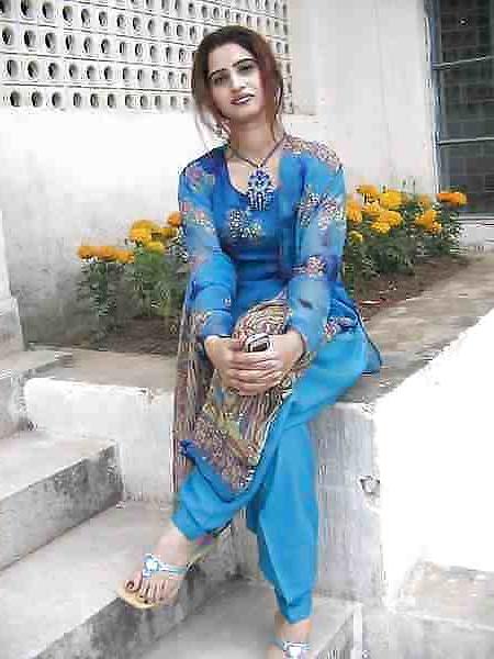 25P ASIAN BEAUTIES-I I (INDIAN & PAKISTANI)