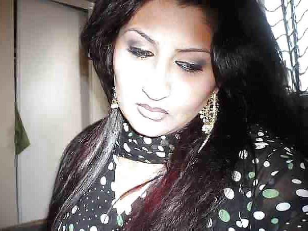 25P ASIAN BEAUTIES-I I (INDIAN & PAKISTANI)
