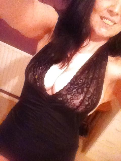 18P Kelly, British girl with perfect tits