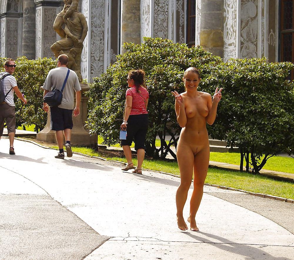 25P Public nudity girls #7