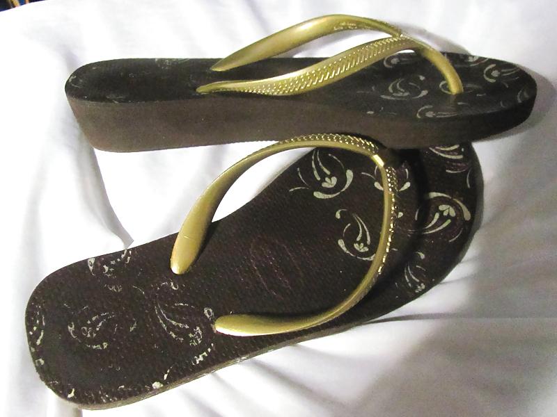 25P Havaianas foot fetish