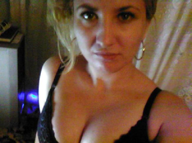 25P Downblouse - Cleavage 5