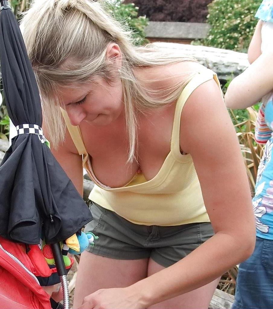 25P Downblouse - Cleavage 5