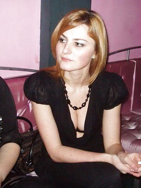 25P Downblouse - Cleavage 5