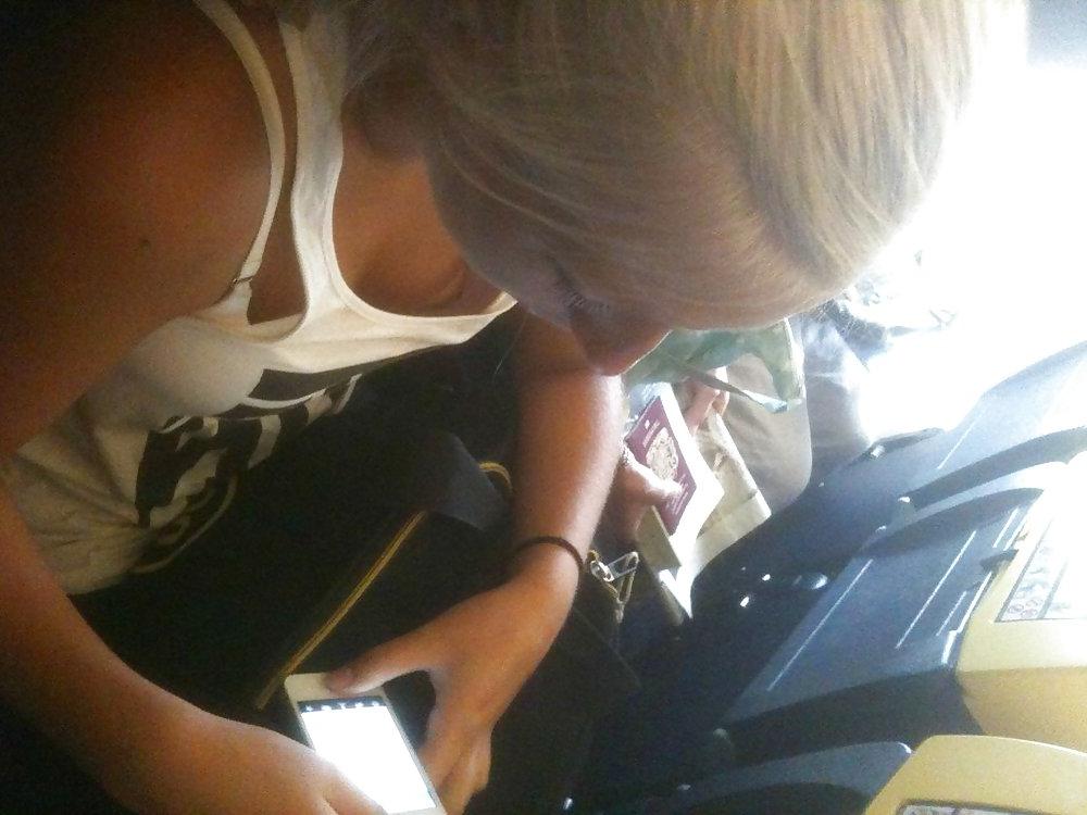 25P Downblouse - Cleavage 5
