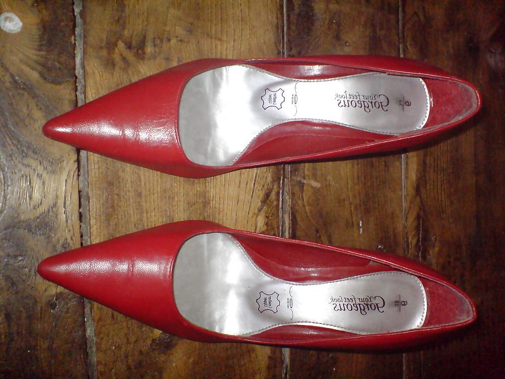 4P Cum in Red Stilettoes