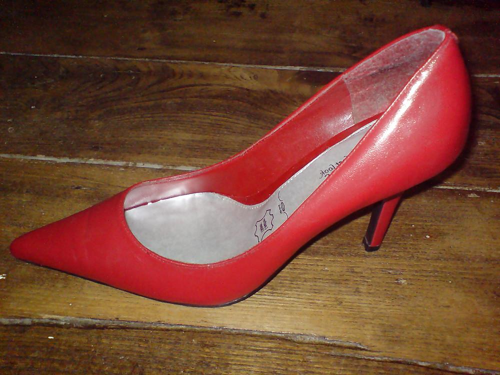 4P Cum in Red Stilettoes