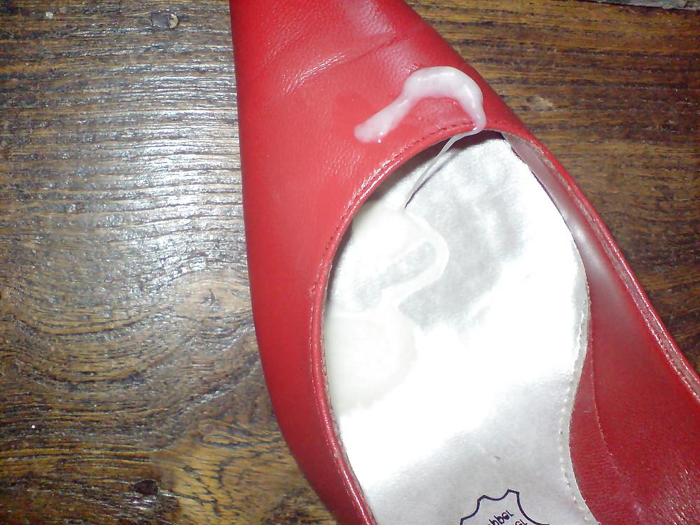 4P Cum in Red Stilettoes