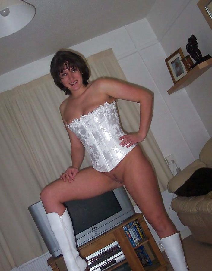 25P RED HOT MILFS & MATURES