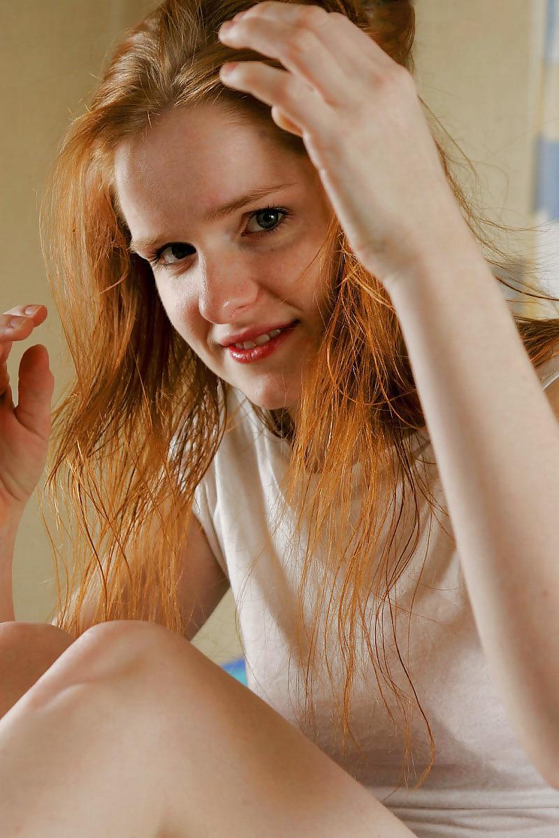 16P Gorgeous redhead Carissa showing off