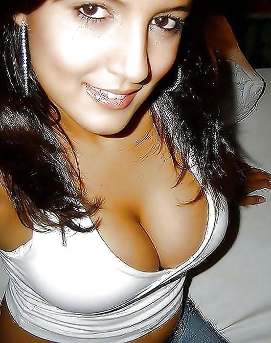 15P Sexy Cleavage 11