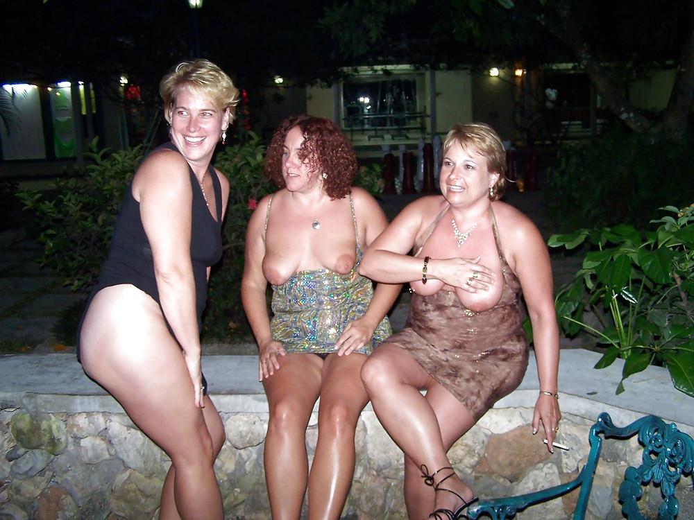 24P Nude in public.
