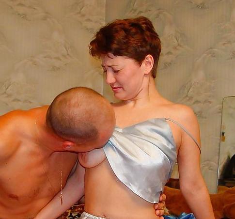 20P Mature loves to give breast to young guys XI