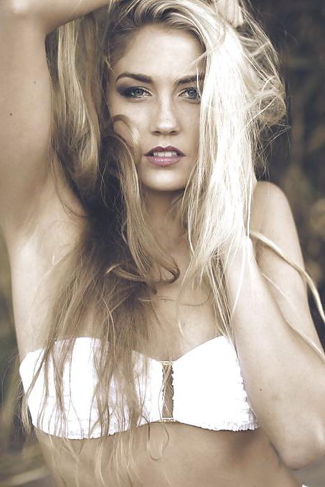 5P 18 Gold medals can do for you Mike Phelps girlfriend   Wow