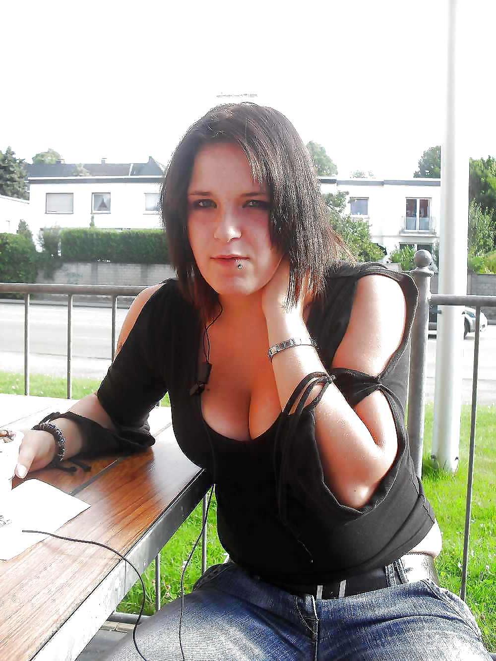 25P Downblouse - Cleavage 10