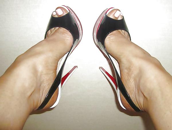 25P SEXY FEET 2