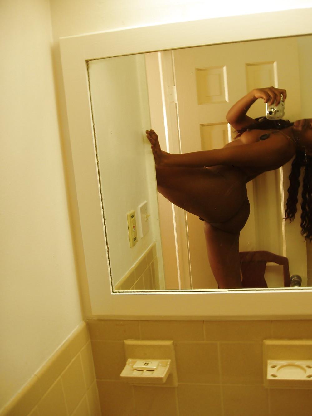 25P Sexy Black Teen Exposing Her Pussy!!!