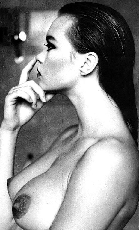 9P Classy model Anna posing