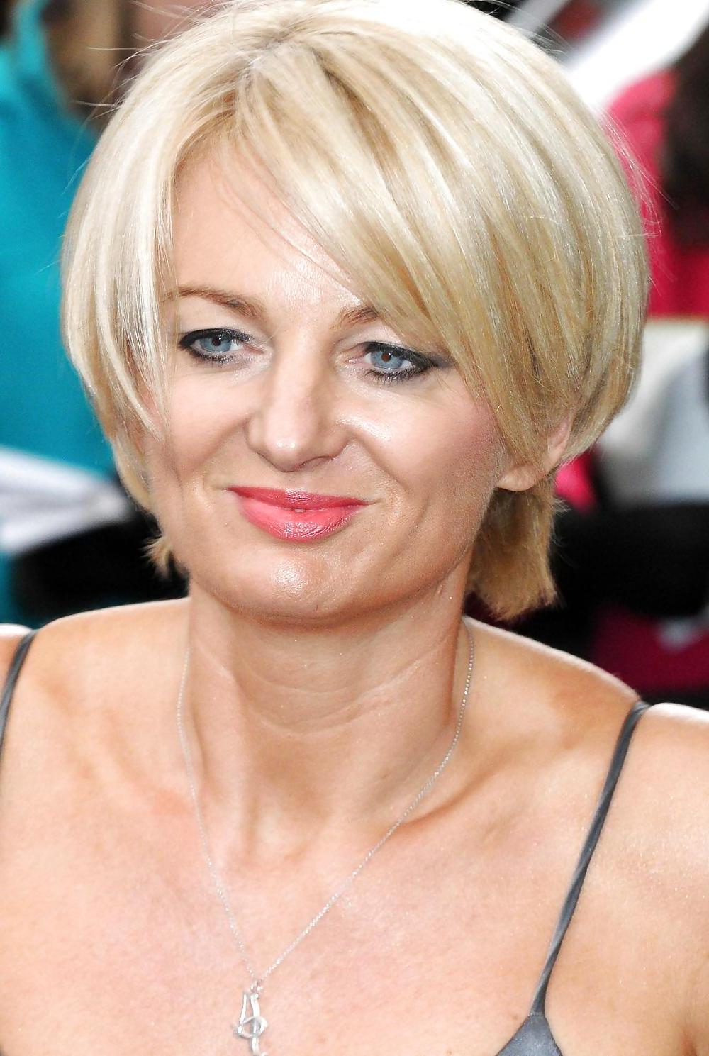 16P Britische MILF Alice Beer