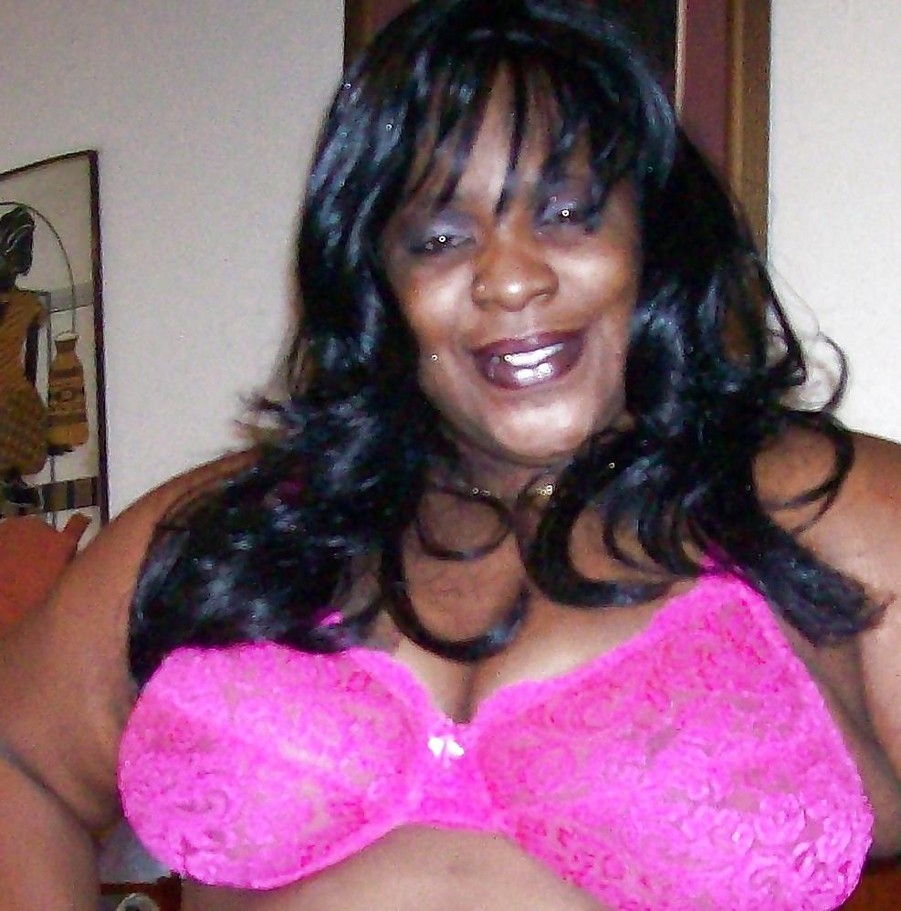 25P ALL KIND OF MATURE BLACK WOMEN PT.4