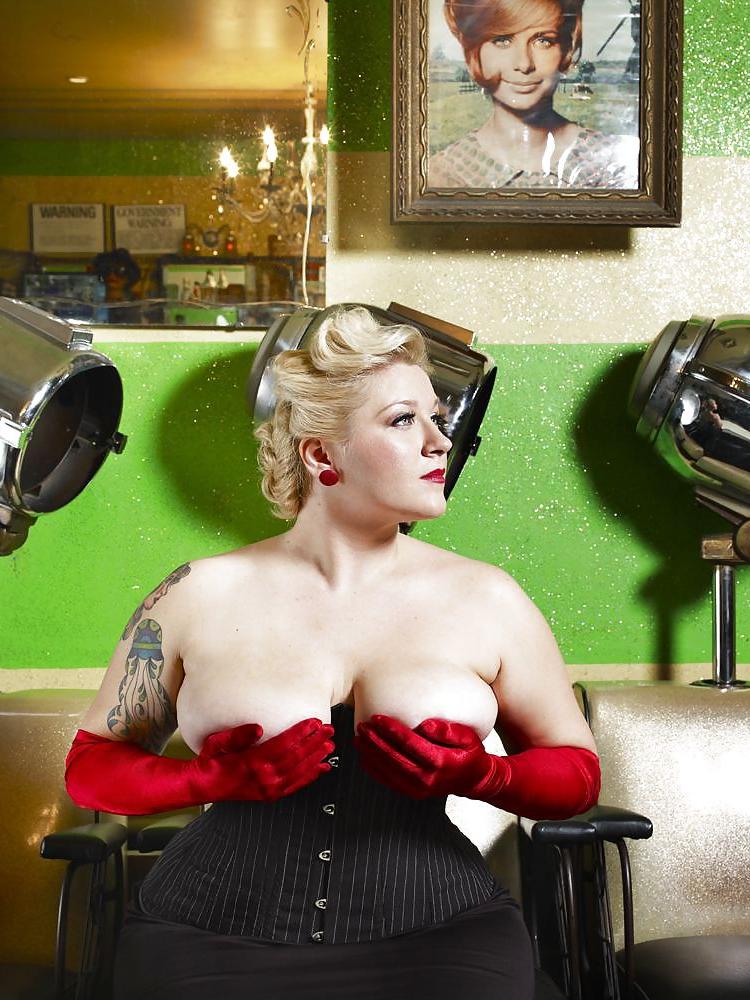 25P Voluptuous Burlesque, Pin-up and Retro Women 8