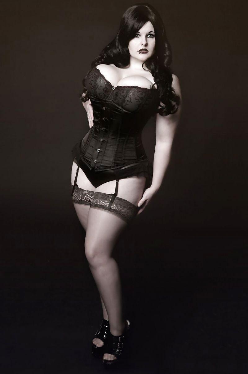 25P Voluptuous Burlesque, Pin-up and Retro Women 8