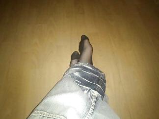 7P Stocking feet and jeans