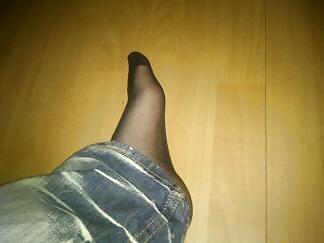 7P Stocking feet and jeans