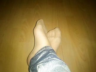 7P Stocking feet and jeans